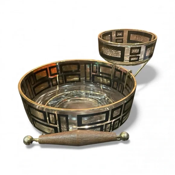 MCM Chip and Dip with Stand Hard to Find - Picture 3 of 7